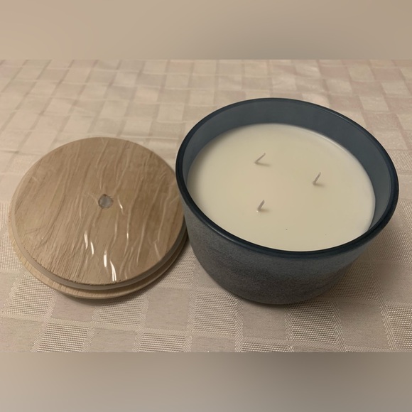 Three Wick Candle - Picture 2 of 3